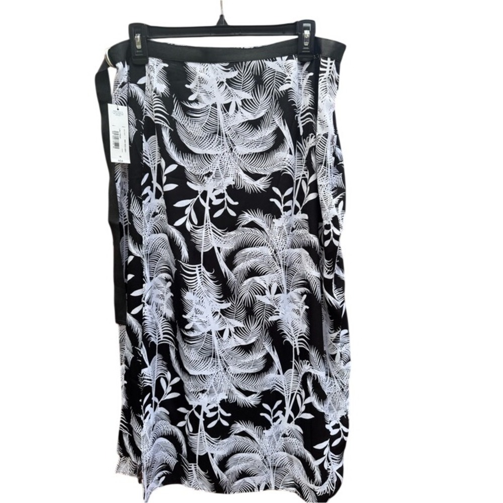 WORTHINGTON. NWT. Black & white tropical print wrap/pleated skirt.Sz 16.